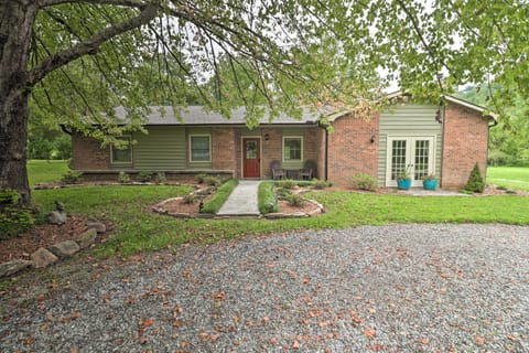 Hendersonville Home w/ Fire Pit: 5 Mi to Downtown! House in Horse Shoe