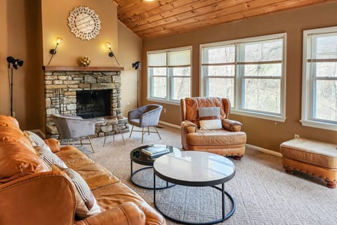 Hike, Golf & Swim! Rumbling Bald Resort Mtn Home House in Lake Lure