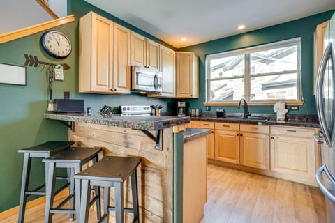 8 Mi to Keystone: Mtn-View Ski Retreat! Apartment in Wildernest