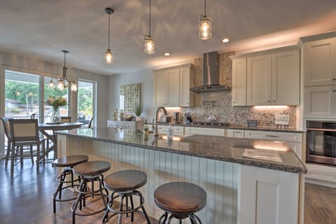 Boat Dock, Game Room! Multi-Level Osage Beach Home House in Osage Beach