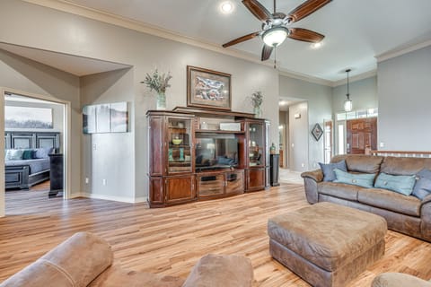 Relax Fireside: Branson West Gem w/ Hot Tub Access Apartment in Table Rock Lake