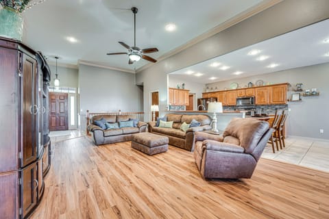 Relax Fireside: Branson West Gem w/ Hot Tub Access Apartment in Table Rock Lake