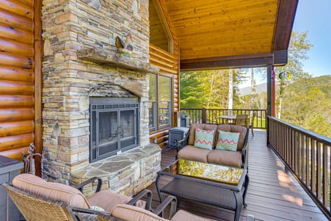 Hayesville Cabin w/ Game Room & Mtn Views! House in Tennessee