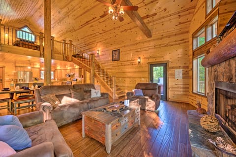 Creekside Broken Bow Cabin w/ Hot Tub & Fire Pit! House in Oklahoma