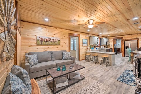 Lavish Broken Bow Home on 6 Acres w/ Hot Tub! House in Broken Bow