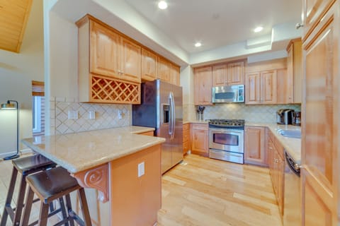 Central Townhome < 1 Mi to The Village at Mammoth! Apartment in Mammoth Lakes