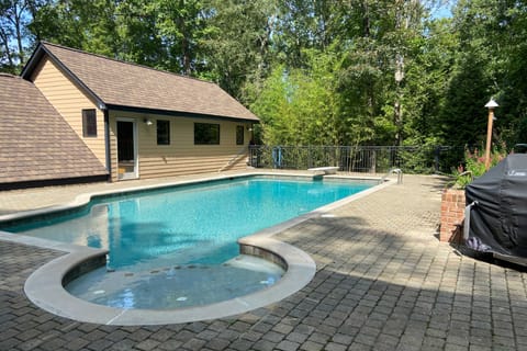 Nashville Area Family Getaway w/ Private Pool! House in Tennessee