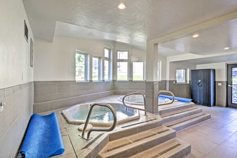 < 1 Mi to Peak 8: Ski Condo in Breck w/ Mtn Views Apartment in Breckenridge