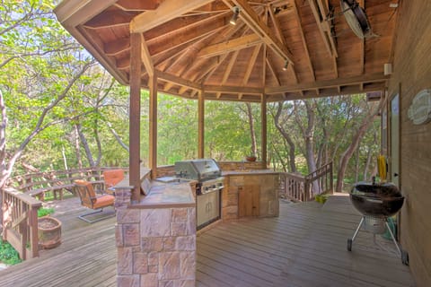 Lake Granbury Getaway! Family Home w/ Deck & Games House in Granbury