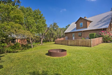 Lake Granbury Getaway! Family Home w/ Deck & Games House in Granbury