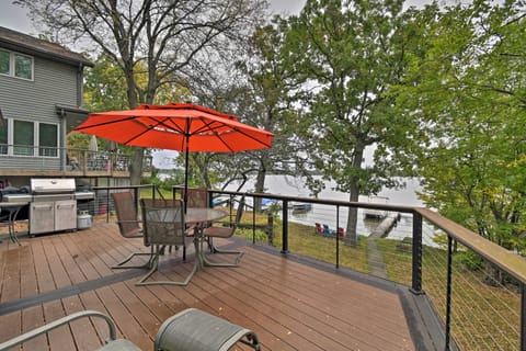 Spacious Lakehouse w/ Deck, Kayaks, & Dock! House in Wisconsin