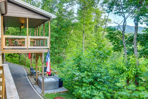 Panoramic Mtn Views & Hot Tub! Secluded Marion Gem House in Tennessee