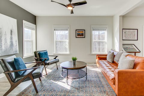 Family Holiday Retreat! Mtn-View Blue Ridge Home House in Tennessee