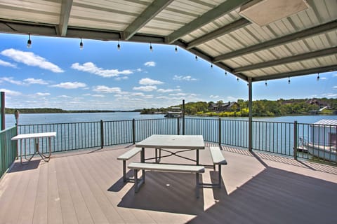 Lakefront Chico Haven w/ Multi-Level Private Dock! House in Texas
