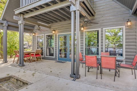 Lakefront Chico Haven w/ Multi-Level Private Dock! House in Texas