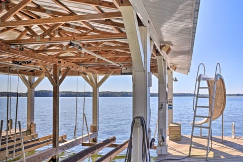 Lakefront Paradise w/ Fire Pit - Dogs Welcome! House in Lake Greenwood
