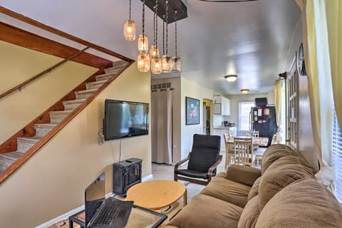 Lovely Royal Oak Unit < 10 Min to Vibrant Downtown Apartment in Royal Oak