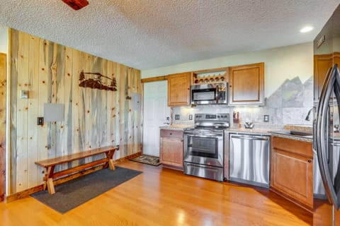 Ski-In/Ski-Out Granby Ranch Escape w/ Balcony! Apartment in Granby