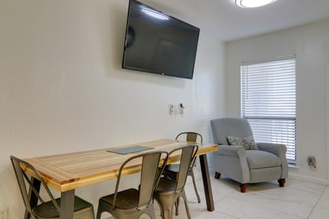 Beach Digs: Walk to Restaurants, Bars & Ocean Apartment in South Padre Island