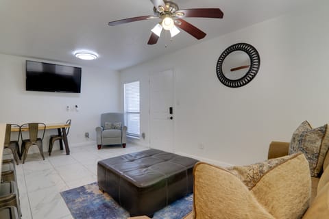 Beach Digs: Walk to Restaurants, Bars & Ocean Apartment in South Padre Island