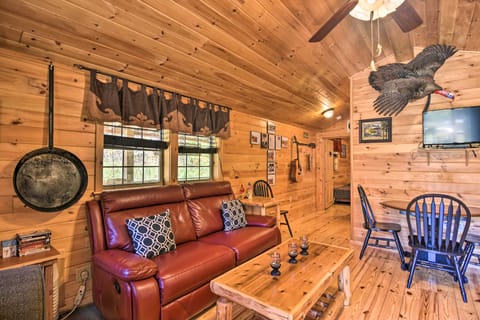 Parsons ‘Semper Fi’ Cabin w/ Fire Pit! House in Shenandoah Valley