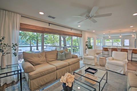 Deck, Fire Pit: Waterfront Lake Hamilton Home House in Piney