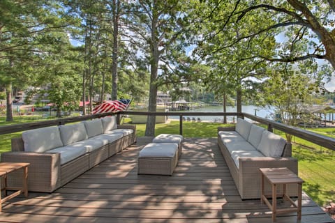 Deck, Fire Pit: Waterfront Lake Hamilton Home House in Piney