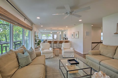 Deck, Fire Pit: Waterfront Lake Hamilton Home House in Piney