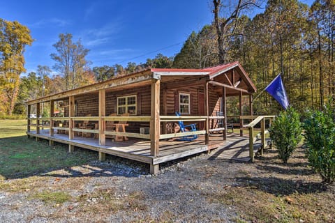 Parsons Cabin w/ Fire Pit & River Access! House in Shenandoah Valley