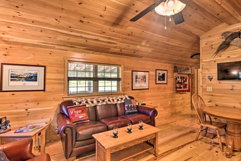 Parsons Cabin w/ Fire Pit & River Access! House in Shenandoah Valley