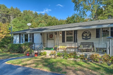 Woodsy Diamond Point Getaway - 5 Mi to Lake George House in Bolton