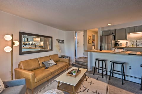 1/4 Mi to Peak 8 Ski Lift: Breck Gem w/ Fireplace! Apartment in Breckenridge