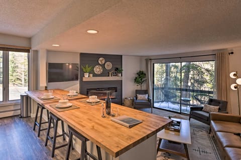 1/4 Mi to Peak 8 Ski Lift: Breck Gem w/ Fireplace! Apartment in Breckenridge