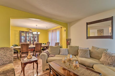 Family-Friendly Home ~ 12 Mi to Space Center! House in Pasadena