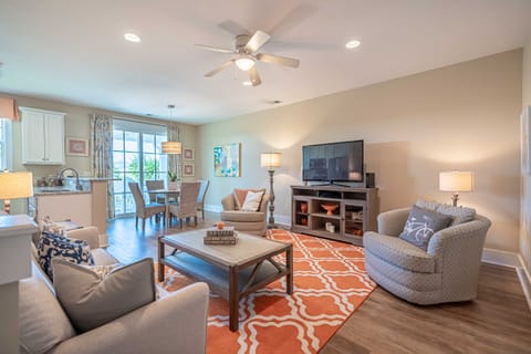 Resort Amenities: Chic North Myrtle Beach Condo! Villa in Briarcliffe Acres
