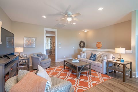 Resort Amenities: Chic North Myrtle Beach Condo! Villa in Briarcliffe Acres