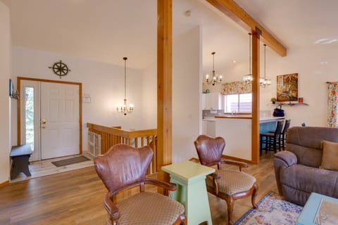 8 Mi to Copper Mtn: Dtwn Frisco Retreat w/ Deck! House in Frisco