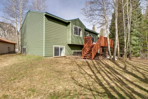 8 Mi to Copper Mtn: Dtwn Frisco Retreat w/ Deck! House in Frisco