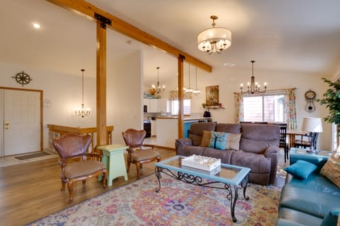 8 Mi to Copper Mtn: Dtwn Frisco Retreat w/ Deck! House in Frisco