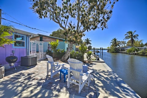 Waterfront Matlacha Island Cottage w/ Dock! House in Matlacha
