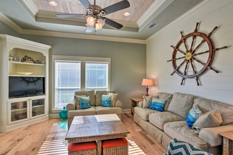 Deck & Fire Pit: Gulf Coast Gem in Crystal Beach! House in Bolivar Peninsula