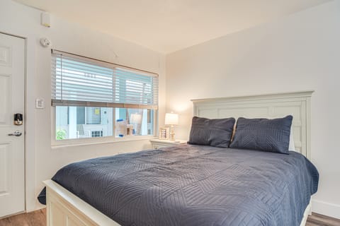 Tropical Pass-A-Grille Gem w/ Direct Beach Access! Apartment in Pass-a-Grille