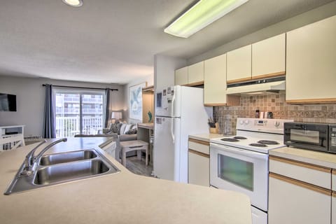 Steps to Shore: Gem w/ Pool in Ocean City Apartment in Ocean City