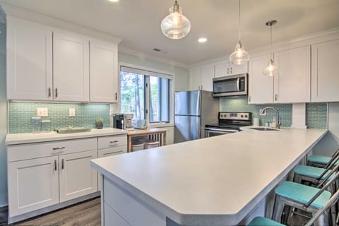 Centrally Located Townhome ~ 1 Mi to Bethany Beach Apartment in Bethany Beach