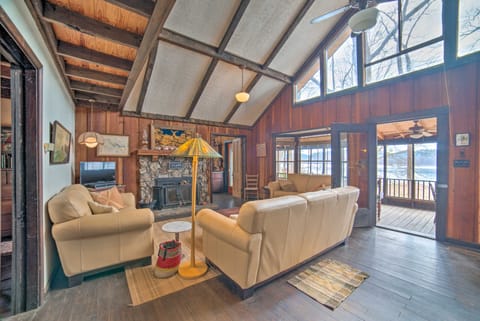 Authentic Retreat w/ Private Dock on Coosa River! House in Alabama