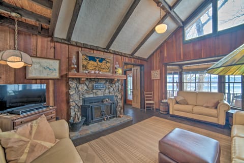 Authentic Retreat w/ Private Dock on Coosa River! House in Alabama