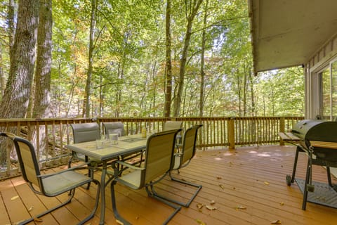 Hot Tub & Game Room: Gatlinburg Golf Getaway! House in Pittman Center