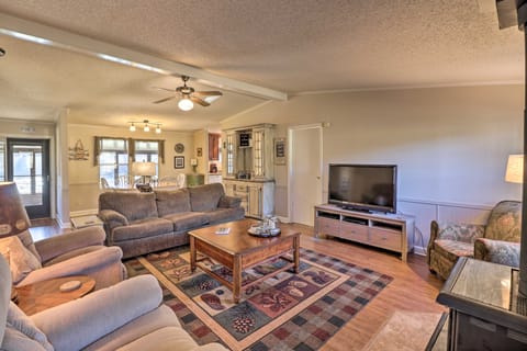 White River Fishing Escape w/ Deck & Patio! House in Arkansas