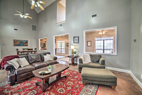 Starkvegas Clubhouse ~ 2 Mi to MSU Campus! House in Mississippi