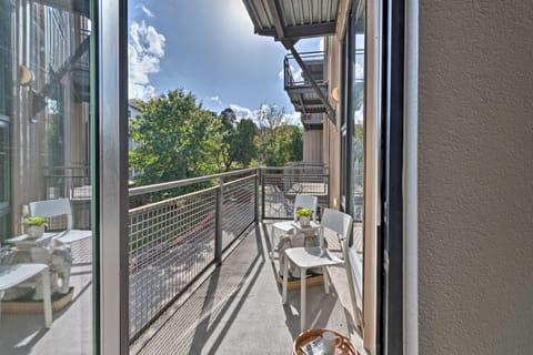 Urban Escape in SoLA w/ Private Patio! Apartment in Zilker